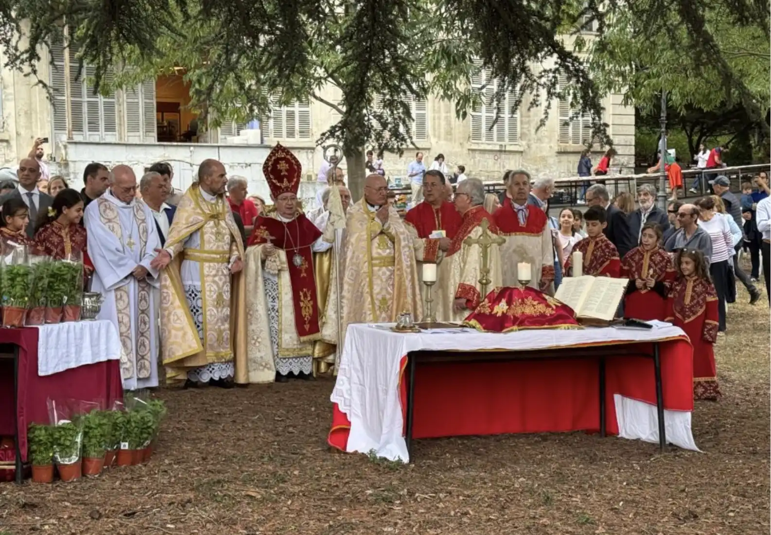 Ֆրանսա. Հայ Կաթողիկէ համայնքի Խաչվերացի տօնին առթիւ կազմակերպած՝ դաշտահանդէսը 