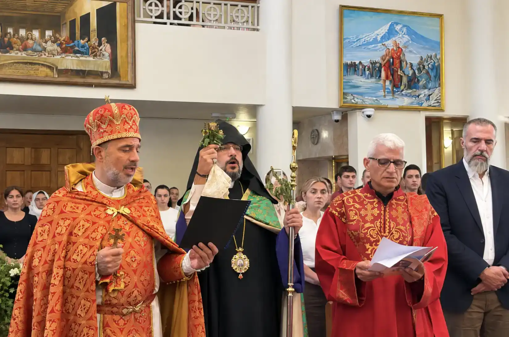 Թեմակալ Առաջնորդ Գերշ. Տ. Մեսրոպ Արք. Սարգիսեանի   նախագահութեամբ  Խաչվերացի տօնը՝ ԱՄԷ-ի մէջ (Լուսանկարներ)
