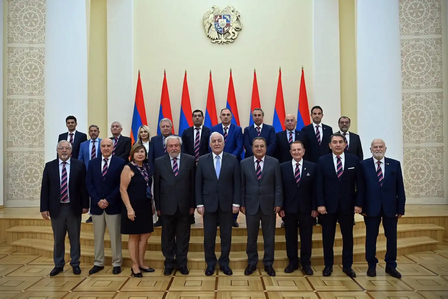 Համահայկական մարզախաղերու համաշխարհային կոմիտէի ներկայացուցիչները Նախագահ Վահագն Խաչատուրեանին մօտ 
