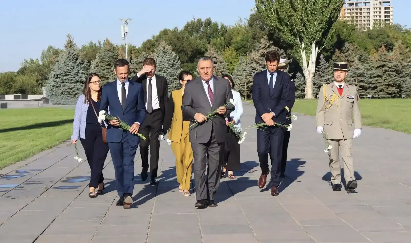 ՀՀ-ի մէջ Ֆրանսայի նորանշանակ դեսպանն այցելած է Ծիծեռնակաբերդ