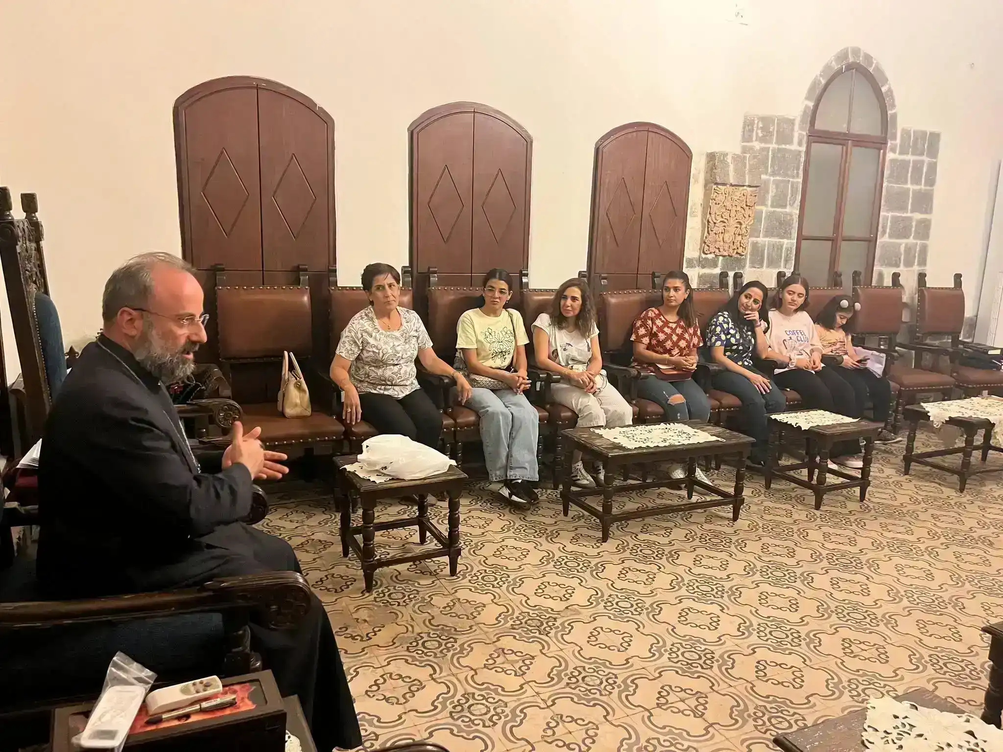 Արմաշ Սրբազան Հայրը ընդունած է Դամասկոսի Ամառնային դպրոցի ուսուցչուհիներն ու պատասխանատուները