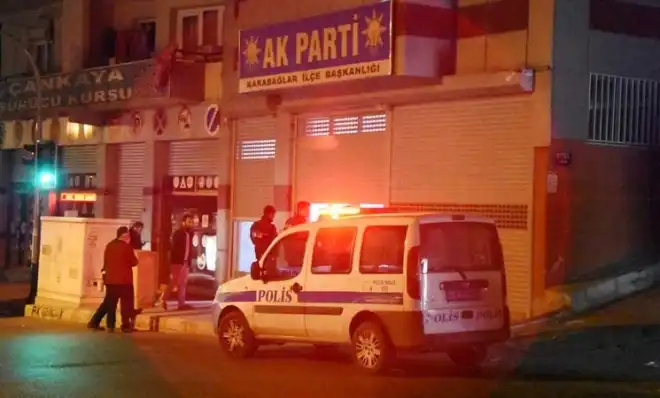 Իզմիրի   AKP-ի  կեդրոնատեղիին վրայ կրակոց