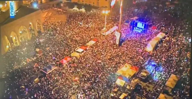 Հազարաւոր  ցուցարարներ  ողողեցին   Պէյրութի հրապարակները. Վաղը  Լիբանան կրնայ անդամալուծուիլ