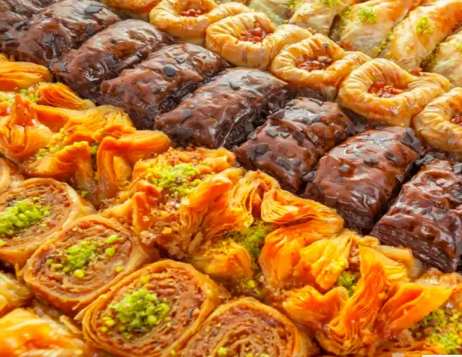 Լիբանանի մէջ «Փախլաւա»ն    «Տէ լիւքս»  ուտելիք...