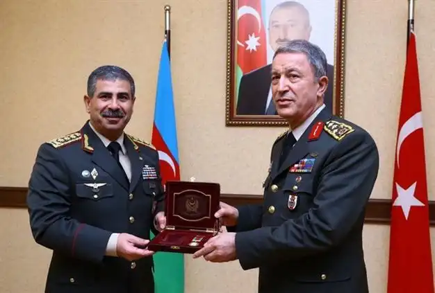 Հուլուսի Աքար Բարձր Կը Գնահատէ  Անգարա- Պաքու Զինուորական Համագործակցութիւնը