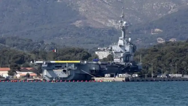 Շառլ Տը Կոլ օդանաւակիրի անձնակազմի գրեթէ  կէսը վարակուած է «Քորոնա»ով. Le Figaro