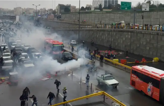 Վերջին ժամ. Լայնածաւալ  ցոյցեր Իրանի  մէջ. Իրանեան  100-է աւելի  քաղաքներու  մէջ ցոյցեր  տեղի ունեցան