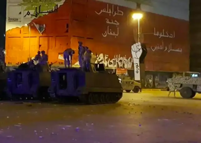 Ծանր գիշերէն ետք  Թրիփոլի  քաղաքը    այսօր հանգիստ է (Տեսանիւթեր, երէկուան  բախումներէն)