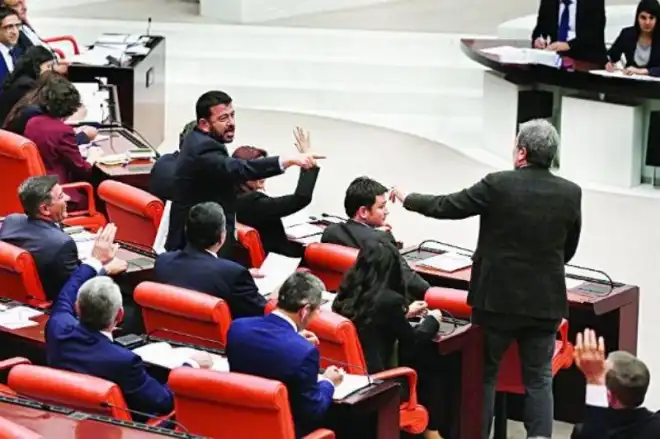 Լարուածութիւն Թուրքիոյ Խորհրդարանէն Ներս