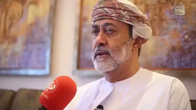 Անցնցում իշխանափոխութիւն.  Քապուս  Պըն Սայիտի   մահէն  ետք Օմանի    Սուլթան  դարձած է  Հայսամ Պըն Թարէք  Պըն Թայմուր Ալ Սաիտը