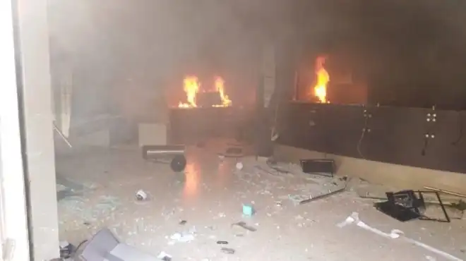 Լիբանան. Թրիփոլիի մէջ    ցուցարարներ   դրամատուներ հրկիզեցին (Տեսանիւթ)