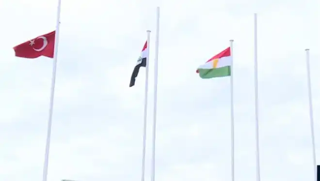 Թուրքիոյ մէջ պաշտօնապէս կը պարզուի Քիւրտիստանի դրօշակը