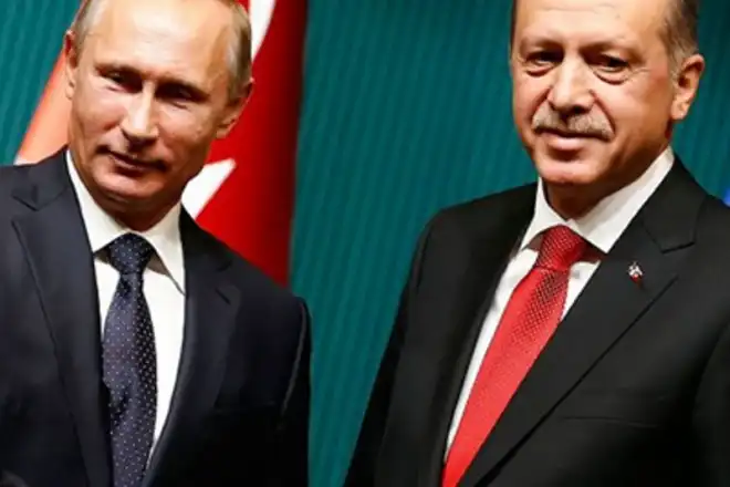 Սահմանադրական հանրաքուէէն 2 օր անց Փութին շնորհաւորած է Էրտողանը