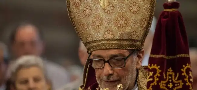 Պոլսոյ Հայ Կաթողիկէ Առաջնորդը  Երեւան  է