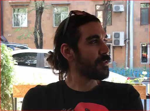 «Իբրեւ սաղիմահայեր մեր պայքարը  տարբեր պայքար մըն է». Երգիչ  Աբօ  Սահակեան  (Տեսանիւթ)