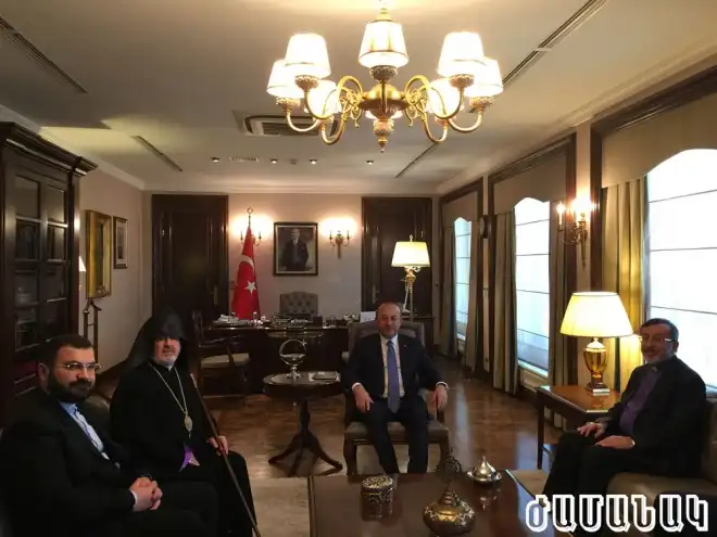 Թուրքիայի արտաքին գործերի նախարարն ընդունել է Էջմիածնի  բանագնացներին