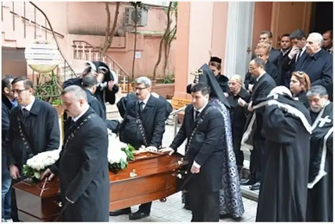 Համատարած Սուգի Մթնոլորտի Մը Մէջ Պոլսահայ Յակոբ Տէմիրճիի Մարմինը Հողին Յանձնուեցաւ