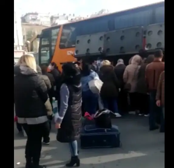 «Քորոնա»ի Տագնապ. Մեծաթիւ հայաստանացիներ  Իսթանպուլէն  Երեւան  կու գան (Տեսանիւթ)