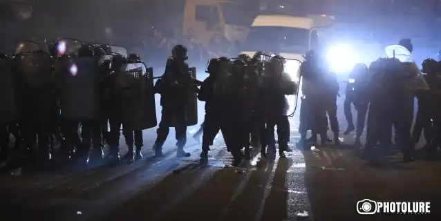 Ոստիկանութիւնը  ցրուեց  ցուցարարները եւ բերման ենթարկեց  տասնեակ քաղաքացիներու. Իրավիճակը  հանգիստ է