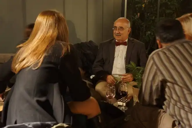 Ես     Ոտքի Եմ, Այսպէս Պիտի Մնամ Եւ Պիտի Չիյնամ. Սեւան Նշանեան (Լուսանկար)