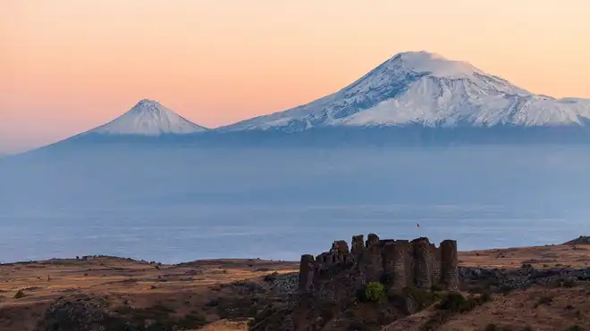 Արարատ սրբազան սարը Հայաստանի կողմէն աւելի գեղեցիկ է...
