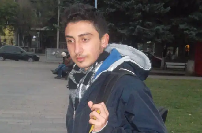 «Շատ բան ձգած եմ Հալէպ, բայց ետ չեմ դառնար». Պատերազմի ականատեսի յիշողութիւնն ու մասնատուած ընտանիքը