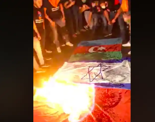 Պէյրութ.Լիբանանահայ երիտասարդներ հրկիզեցին Թուրքիոյ դրօշը (Տեսանիւթ)