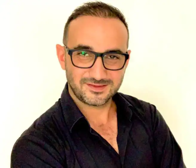 «Թոյլ   մի տաք որ գաղթենք...» Լիբանանահայ Ռազմիկ Մինասեանի  կոչը՝  Ազգային  Ժողովի  հարթակէն