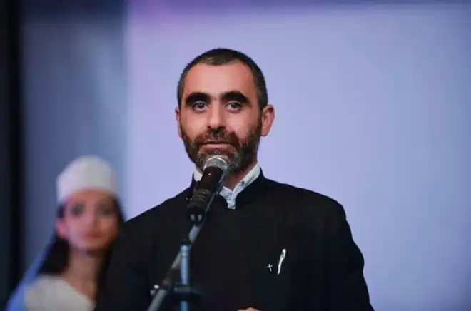 «Հայ եկեղեցւոյ պատմութիւն» դասանիւթի թեմա. «Մօտեցումը տարակուսելի է». Տէր Եսայի Արթինեան