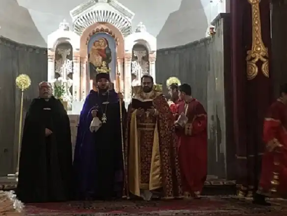 Կիւմրիի  երկրաշարժի  զոհերու  յիշատակին ՝Սուրբ  եւ Անմահ Պատարագ  Սրբոց Նահատակաց Աթոռանիստ  եկեղեցւոյ մէջ