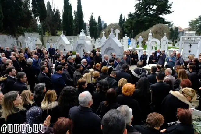 Նորօք վախճանեալ Մեսրոպ Պատրիարքի հոգիին համար վերջին Այգուցի արարողութիւն՝ Պոլսոյ մէջ