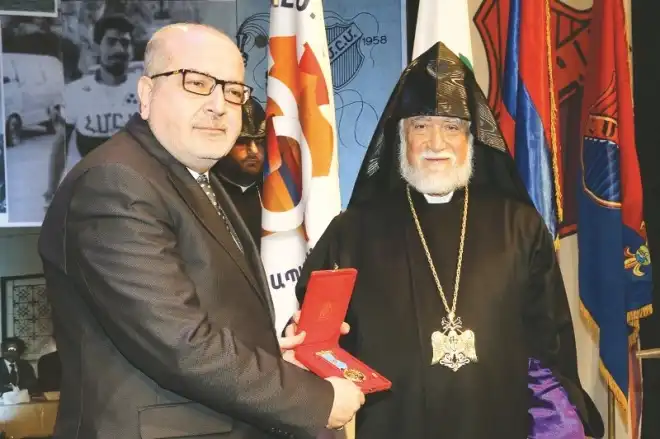 «Մեսրոպ-Մաշտոց» շքանշան ՀՄԸՄ-ին. Արամ Ա. Կաթողիկոս կարեւորեց համայհայկական այս մարմնին դերը