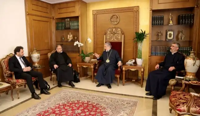 Հալէպահայ     Համայնքապետերը Հանդիպում Ունեցան  Արամ Ա.  Վեհափառին Հետ