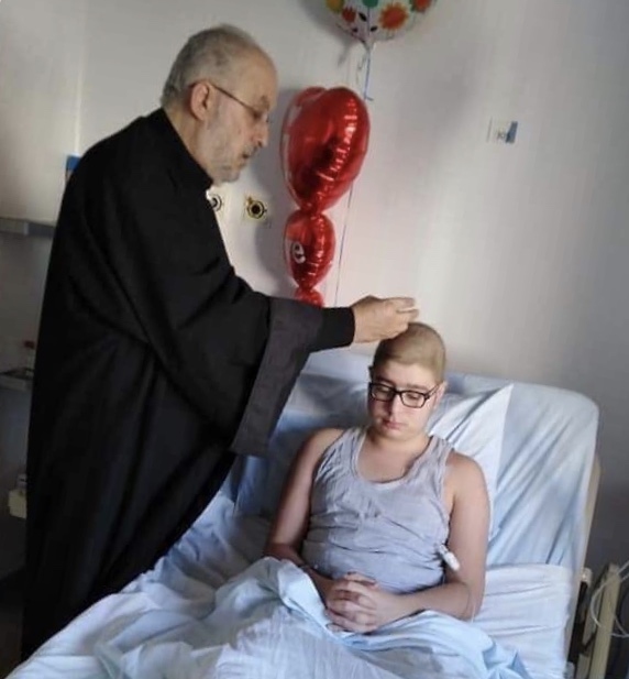 Լիբանանահայ  քահանան    այցելութիւն տուած  է բուժում ստացող    13-ամեայ պատանի  Աւետիսին
