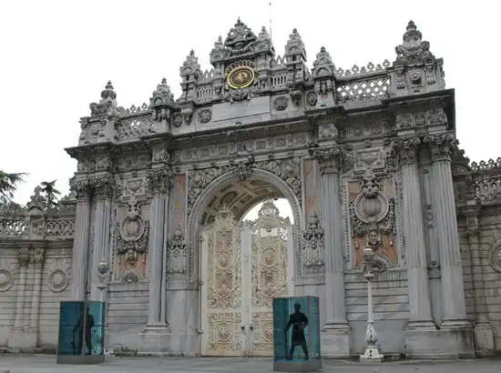 Պոլիս. Յայտնի  Պալեան Գերդաստանը  Յուշադամբան Պիտի Ունենայ