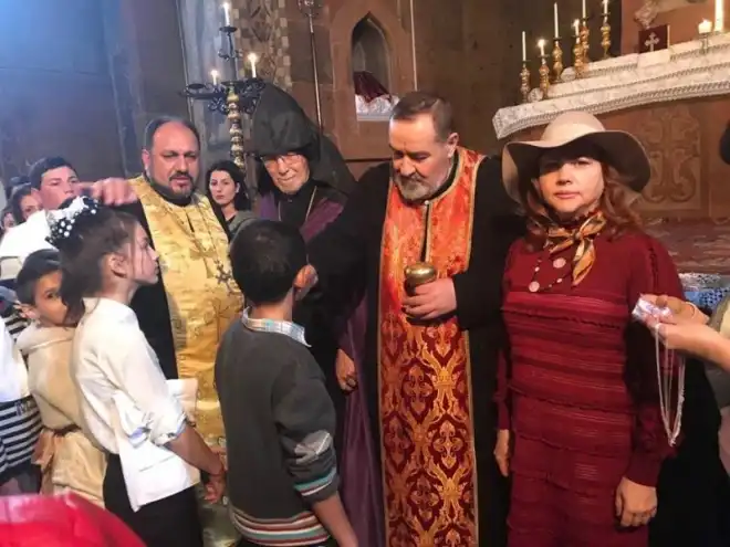 Հայ մանուկների հավաքական մկրտություն՝ Արիս արքեպիսկոպոս Շիրվանյանի ձեռամբ (Լուսանկարներ)