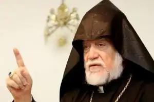 Արամ  Ա.  Վեհափառը Երեւան  Հասաւ