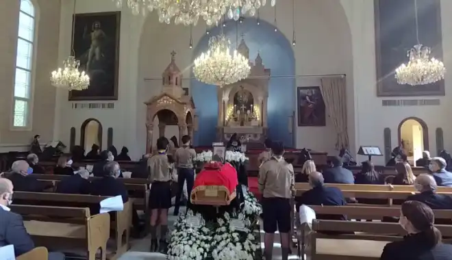 «Մենք անկեղծ զինուոր ենք» յեղափոխական երգի ընկերակցութեամբ՝ վերջին հրաժեշտ Գառնիկ Մկրտիչեանին (Տեսանիւթ)