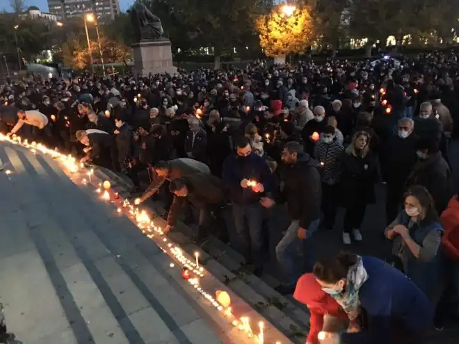 Երեւանի մէջ.Մոմավառութիւն ի յիշատակ Արցախեան գոյամարտի նահատակներուն