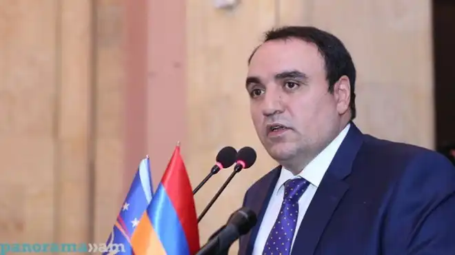 Մենք ո՛չ եւ ենք, ո՛չ սպիտակ ենք. ՕԵԿ-ը մոմ վառելով սկսաւ  իր քարոզարշաւը