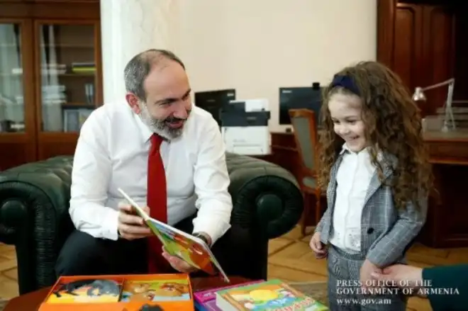 Հայաստանի Վարչապետը ընդունած է զինք տեսնել փափաքած 4-ամեայ Մարին (Լուսանկարներ)