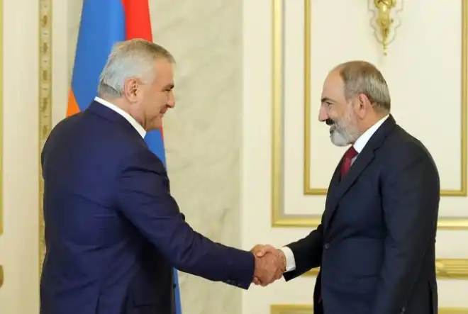 Փաշինեան ընդունած է «Տաշիր» ցանցի  ղեկավար՝  Սամուէլ Կարապետեանը