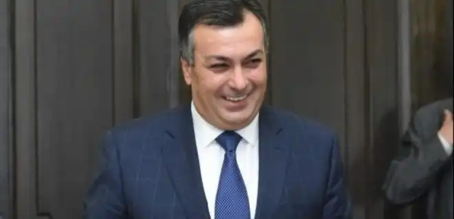 ՀՀ Մշակոյթի նախարար Արմէն Ամիրեան ՀՀԿ-ին անդամակցելու դիմում գրած է