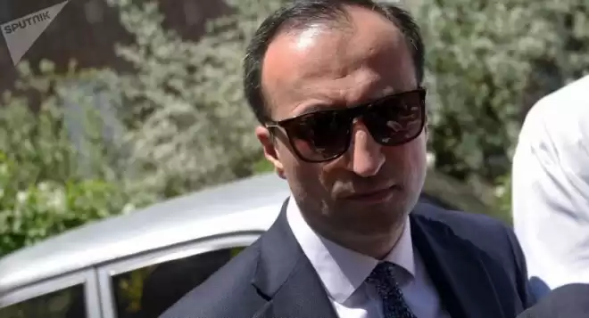 Առողջապահութեան նախարար Արսէն Թորոսեան արձակուրդի կը մեկնի