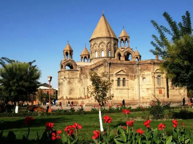 Բարերար ամուսինները Մայր Աթոռին 100 հազար ԱՄՆ դոլար են փոխանցել
