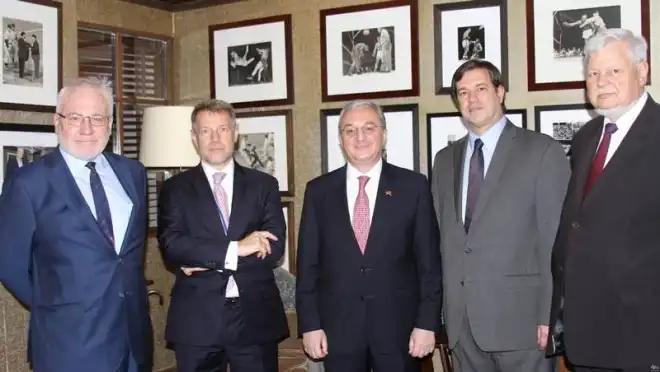 Մնացականեան հանդիպած է ԵԱՀԿ-ի  նախագահութեան անդամներուն հետ