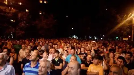Ընդդիմութիւնը ամէն  երեկոյ  հաւաք  պիտի կայացնէ