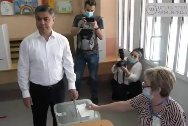 Արթուր Վանեցեանն ընտրութիւններուն մասնակցեցաւ՝ քուէարկելով յանուն արժանապատիւ եւ բարեկեցիկ Հայաստանի