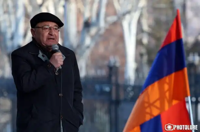 «Մենք ունինք հարուստ թուրիսթ». Վազգէն Մանուկեան խստօրէն քննդատեց Արմէն Սարգսեանը