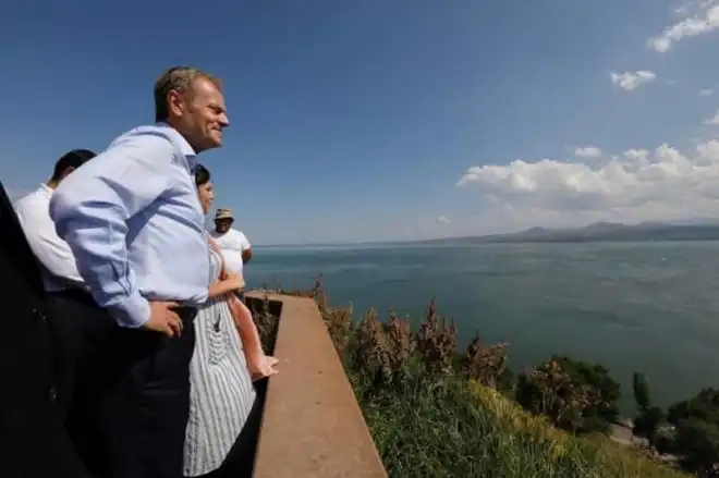Թուսք հիացած է Սեւանով